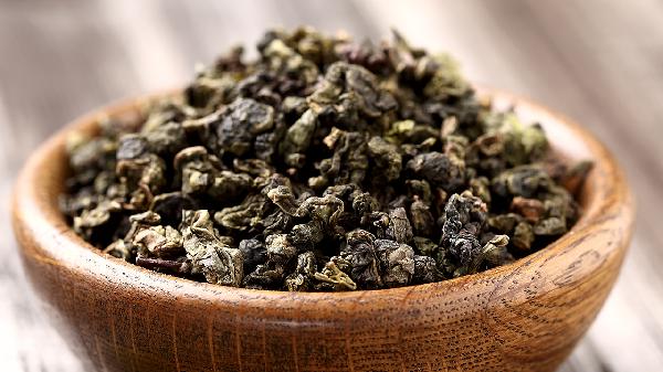 绿茶好处多,但这几种人喝了反而伤身,特别是缺铁