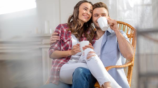 为什么有的夫妻越过越累?避开这三个坑,日子才能甜