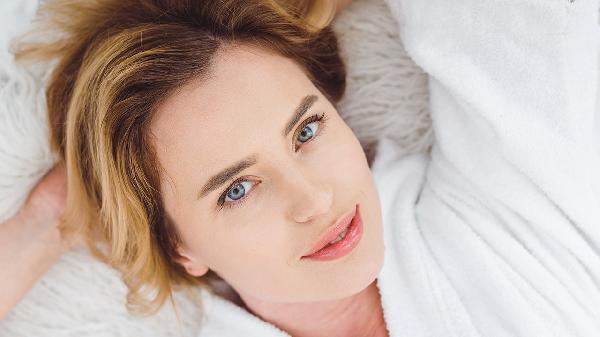 两性关系,女人爱不爱你,抱一抱就知道了,最后一个很准!